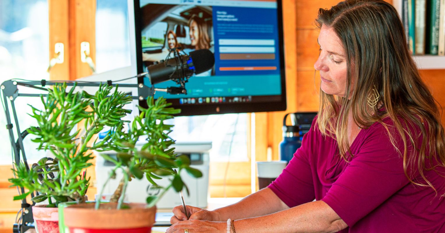 Unmasking Collaboration in Distant and Hybrid Do the job Products