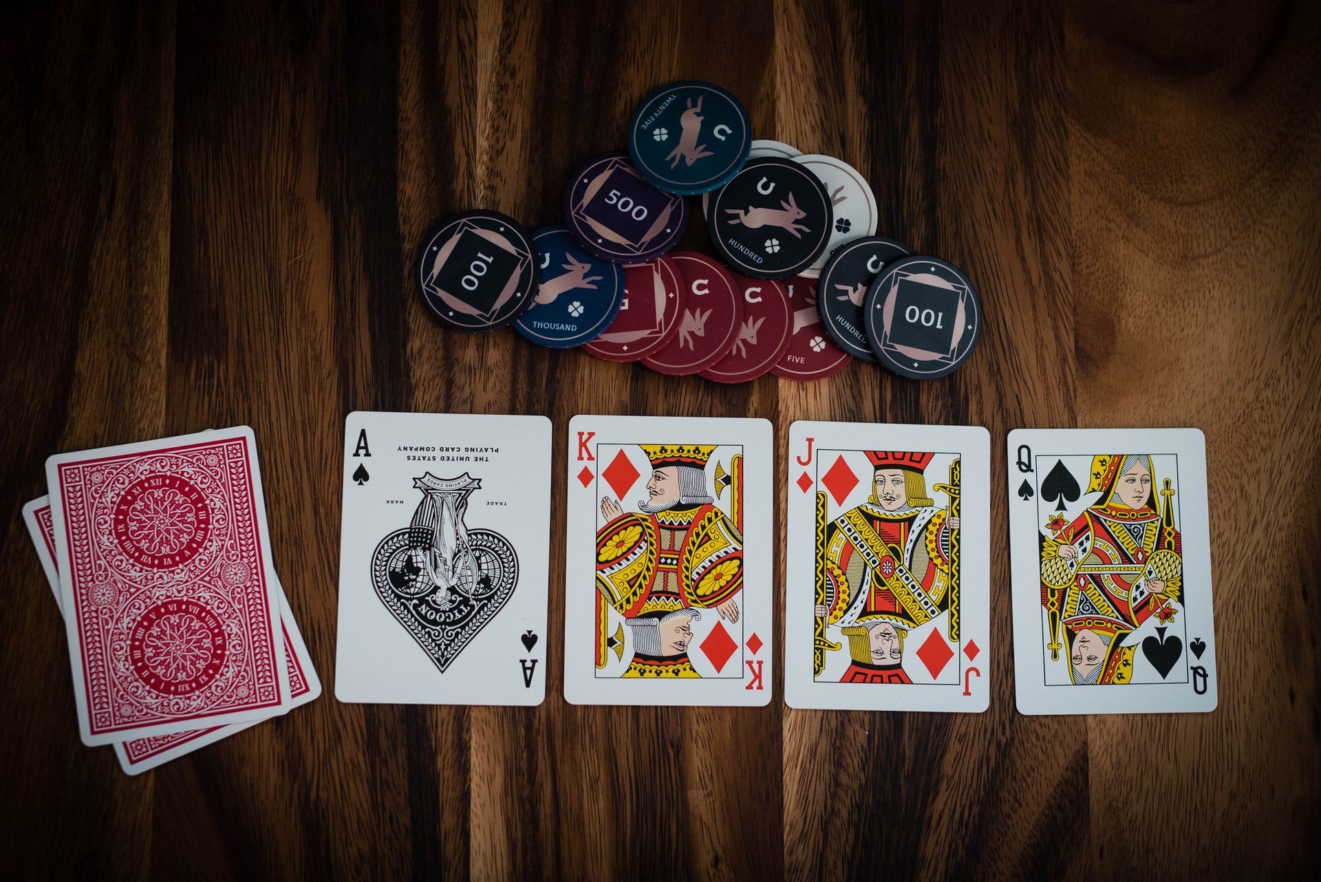 Engage in Online Poker Sport With Your Buddies On GetMega