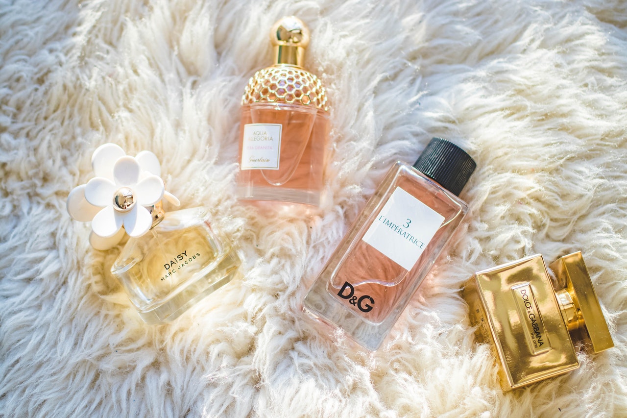 Benefits of Roll-On Perfume Vs. Spray-On Fragrance