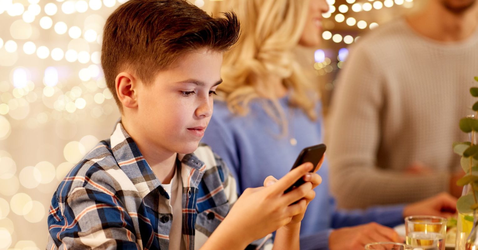Calm Co-Parenting: Mastering Kids’ Display Time